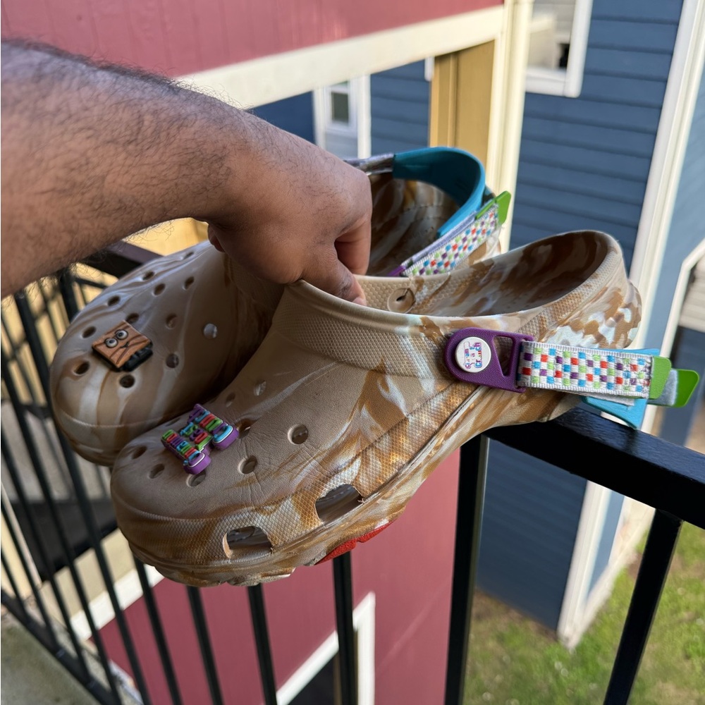 Crocs X Cinnamon Toast Crunch Clogs Sandals M Size 10 / W Size 12 READ - Picture 3 of 6